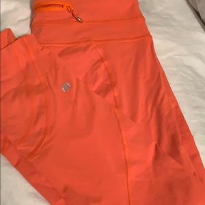 Lululemon Inspire crop